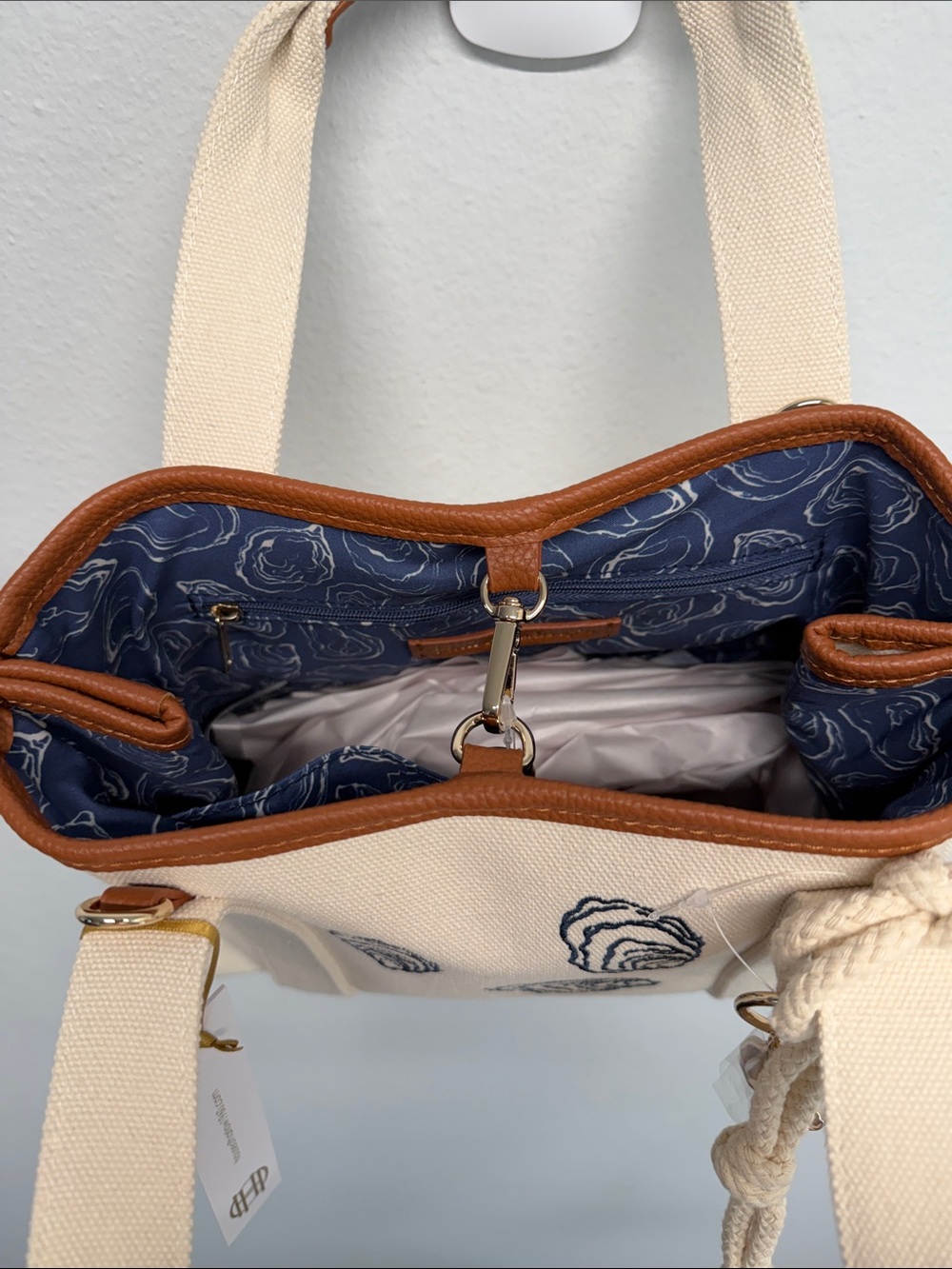 House of Harlow 1960 | Canvas Navy Oyster Embroidery w/ Crossbody & Charms 🦪🌊 - Picture 7 of 13